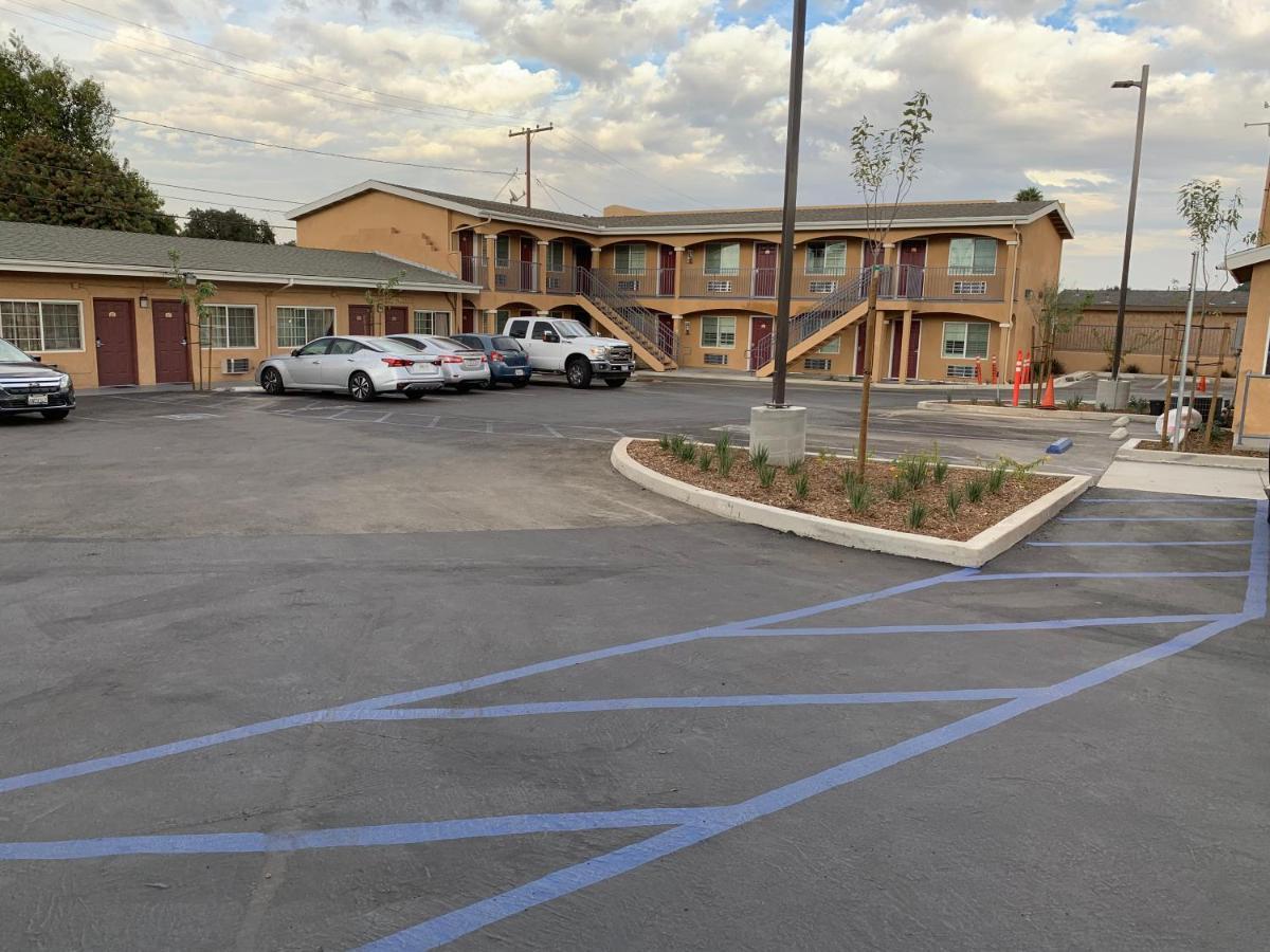 Desert Inn Motel Corona Bagian luar foto