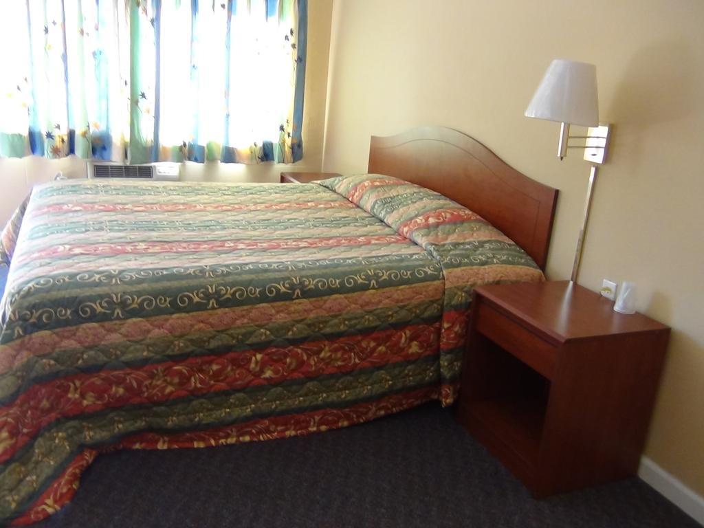 Desert Inn Motel Corona Ruang foto