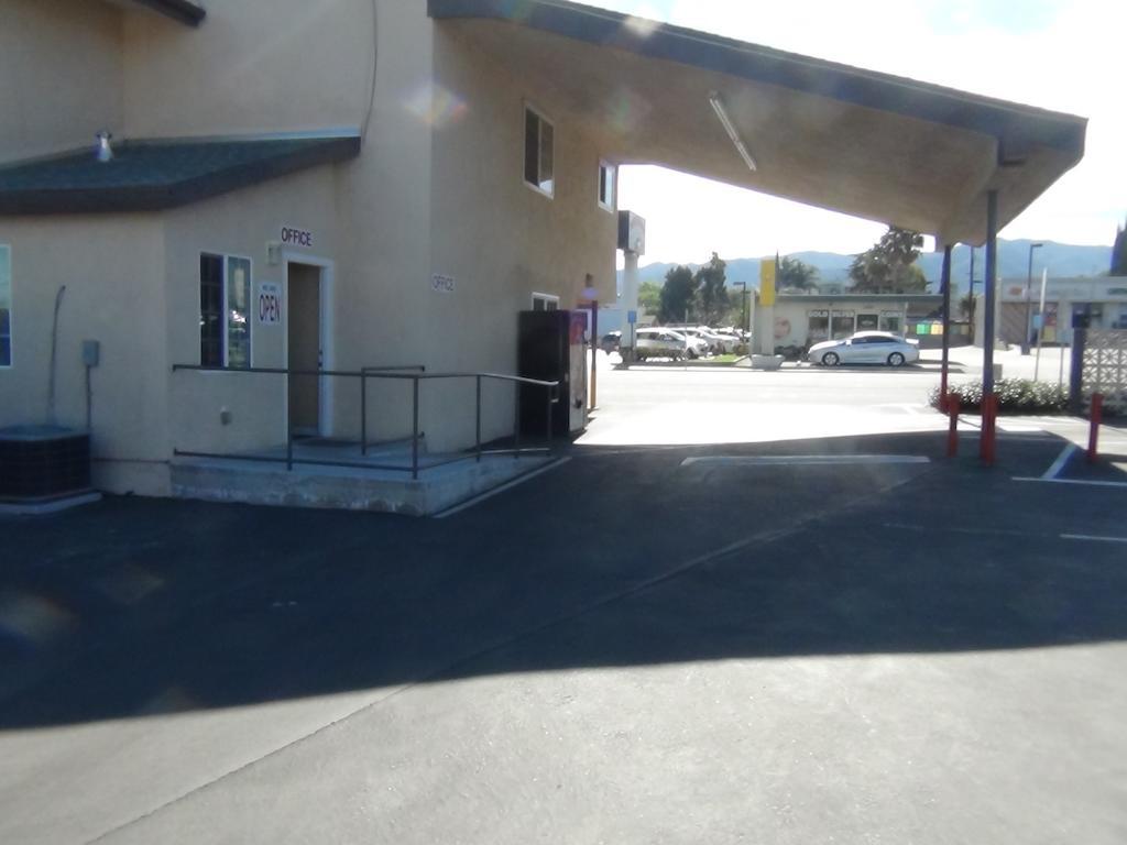 Desert Inn Motel Corona Bagian luar foto