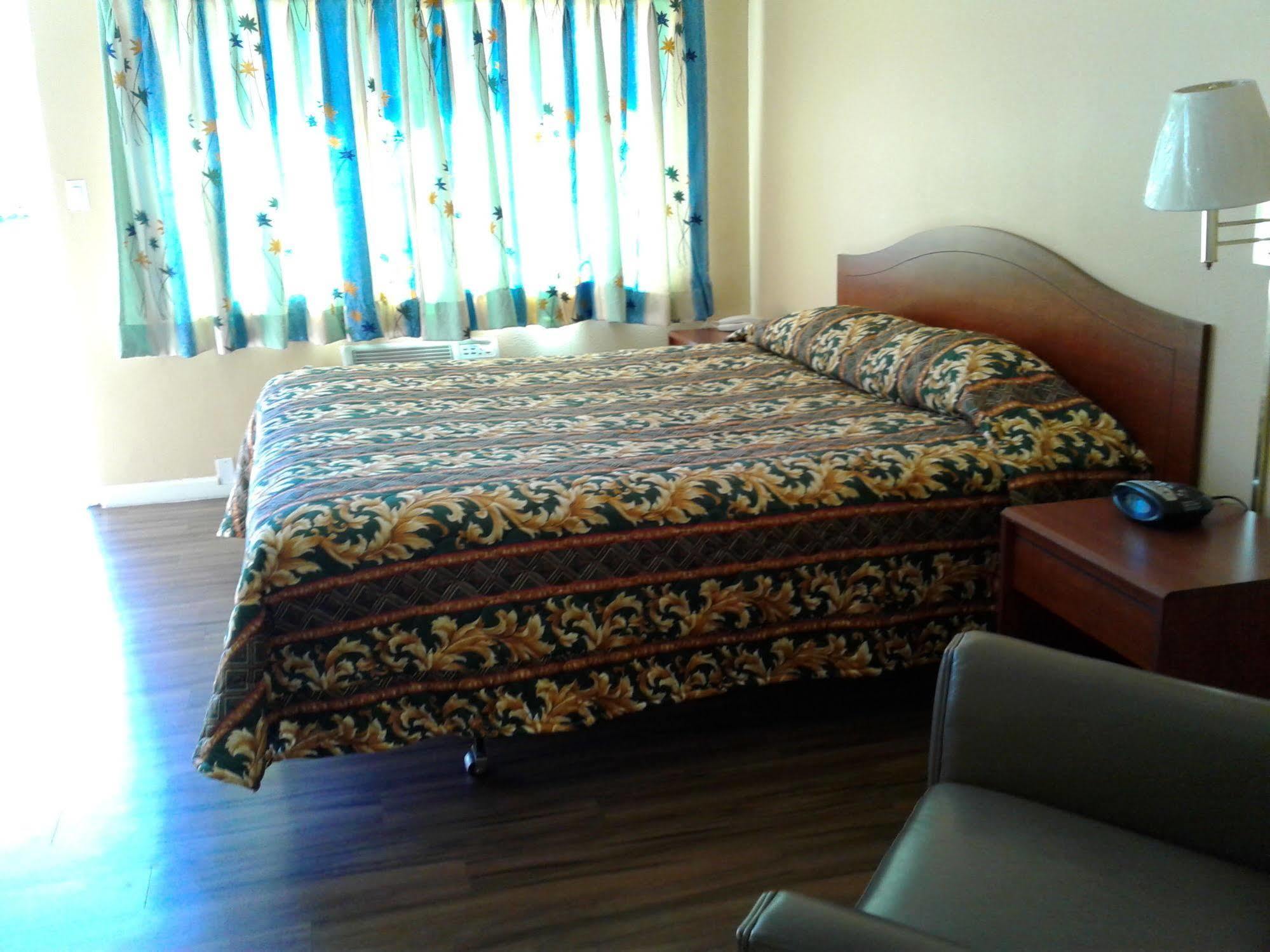 Desert Inn Motel Corona Bagian luar foto