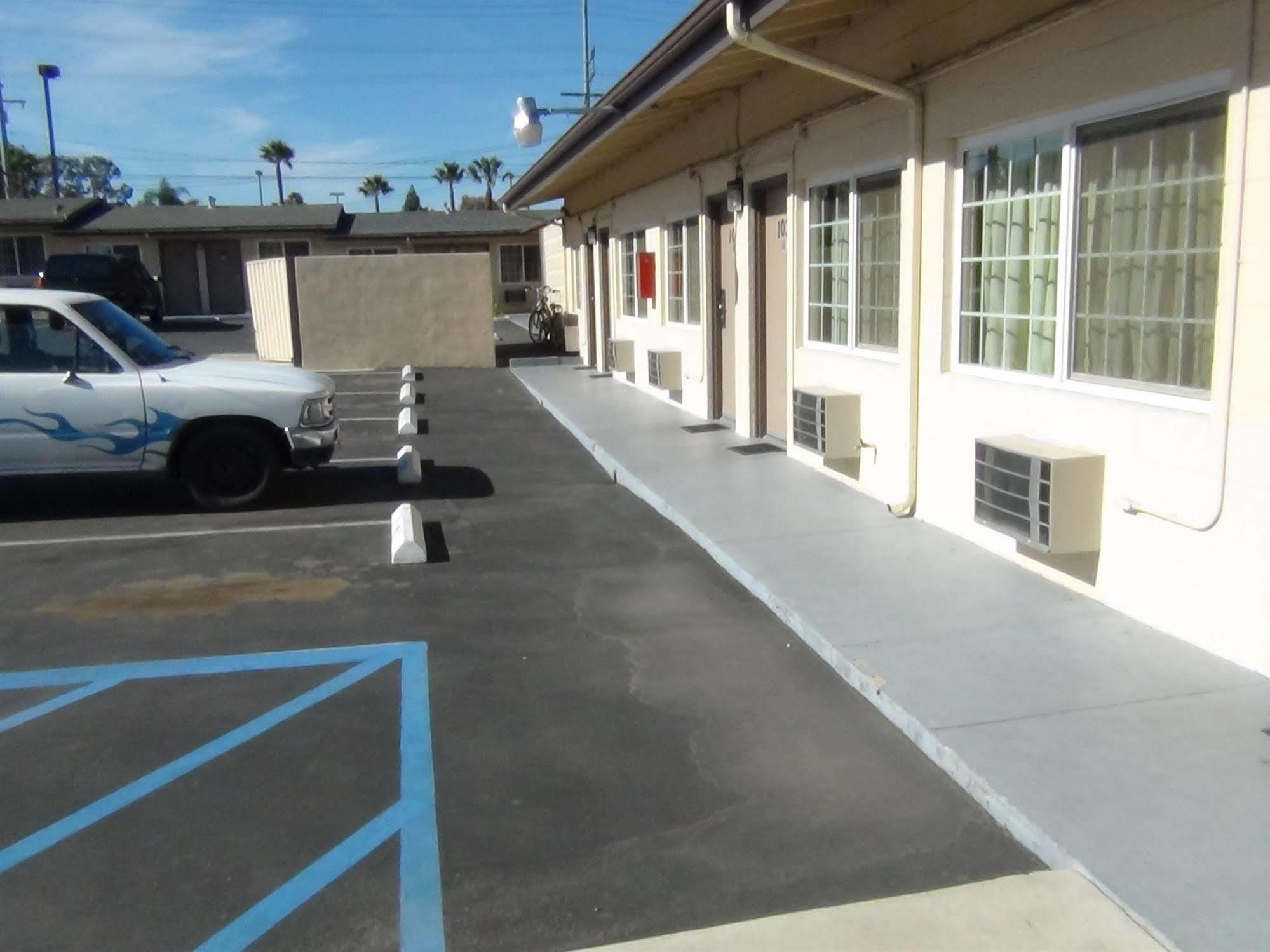 Desert Inn Motel Corona Bagian luar foto
