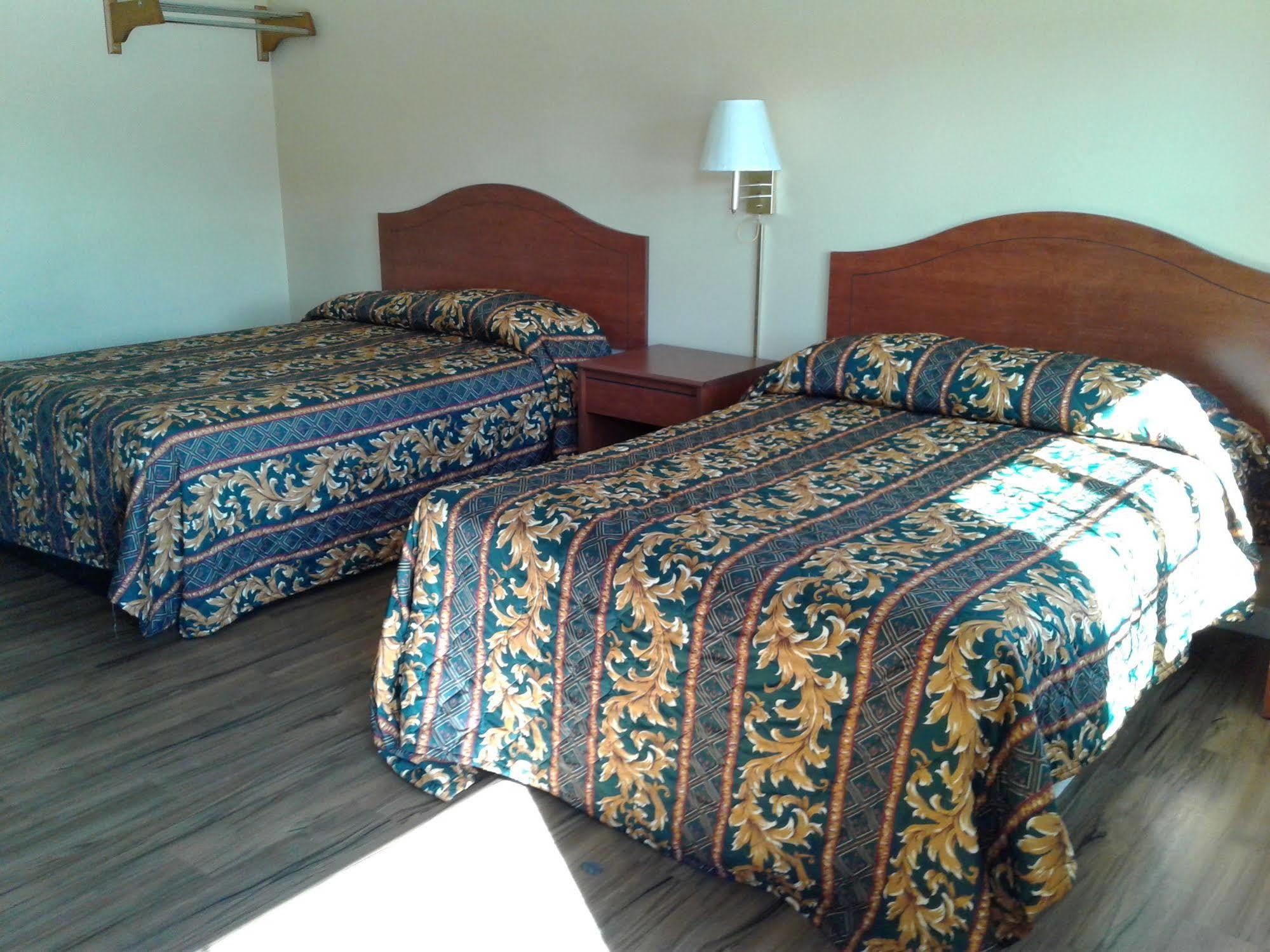 Desert Inn Motel Corona Bagian luar foto