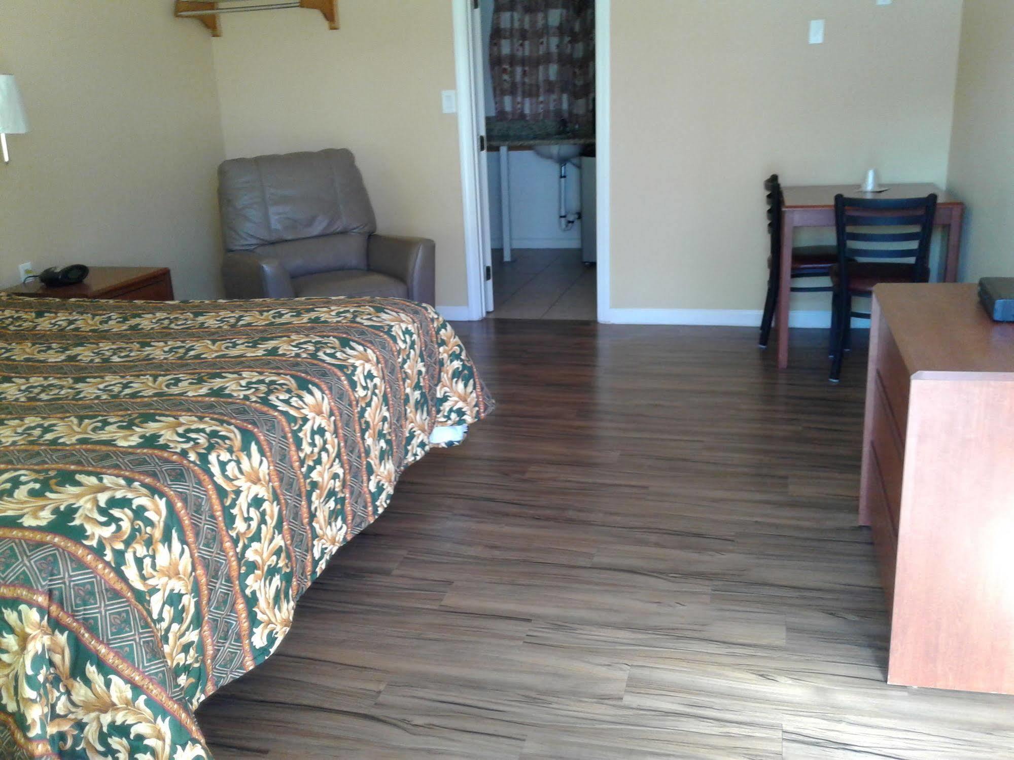Desert Inn Motel Corona Bagian luar foto