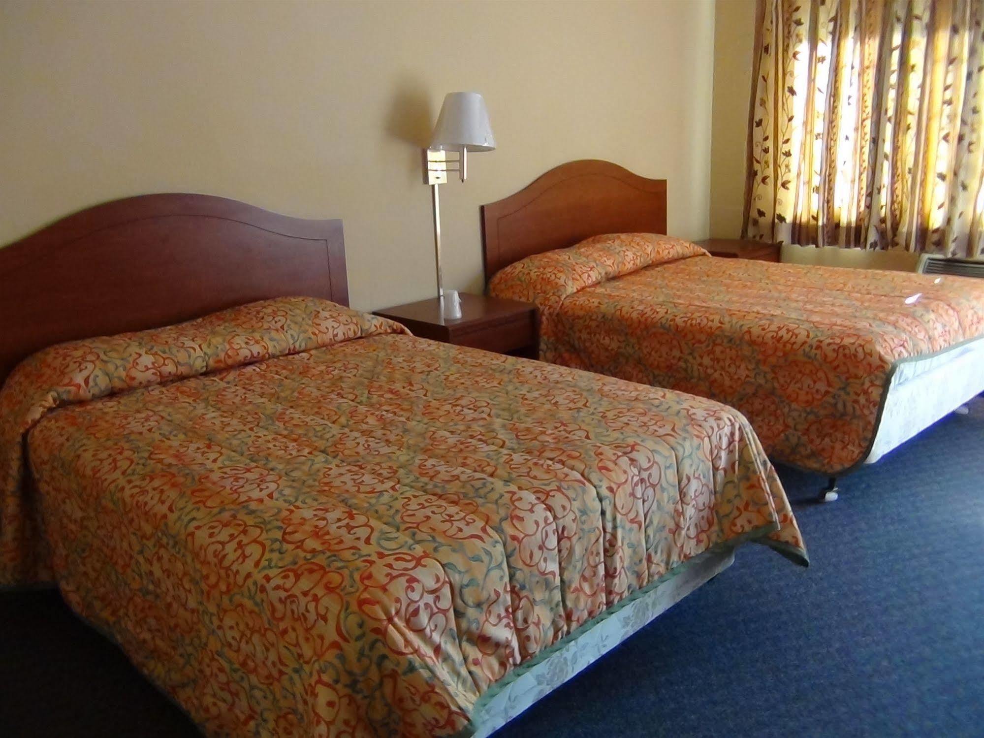Desert Inn Motel Corona Bagian luar foto